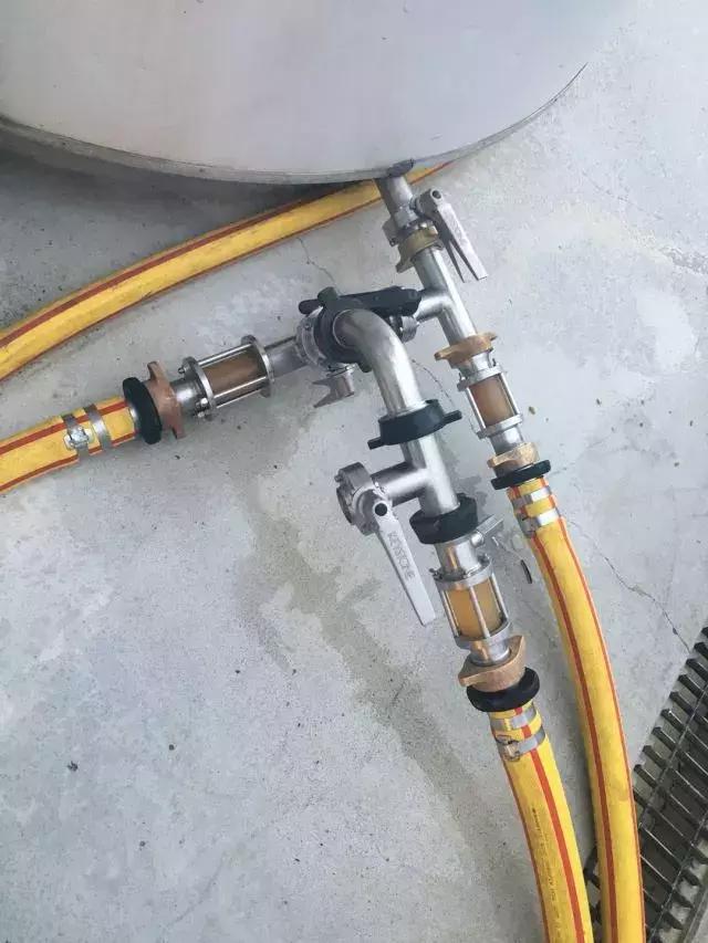 妈妈从小就教我不会说话就闭嘴,妈妈从小就教我不要乱动别人东西