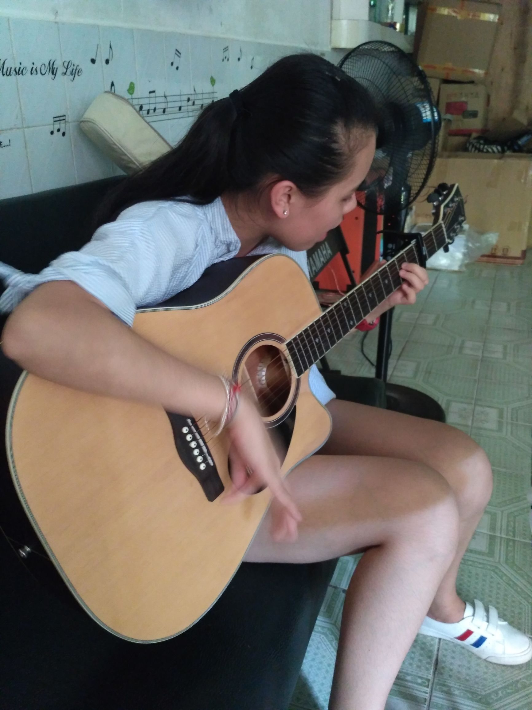 五千内入门好轻松木吉他选购指南,吉他初学者买面单还是合板吉他