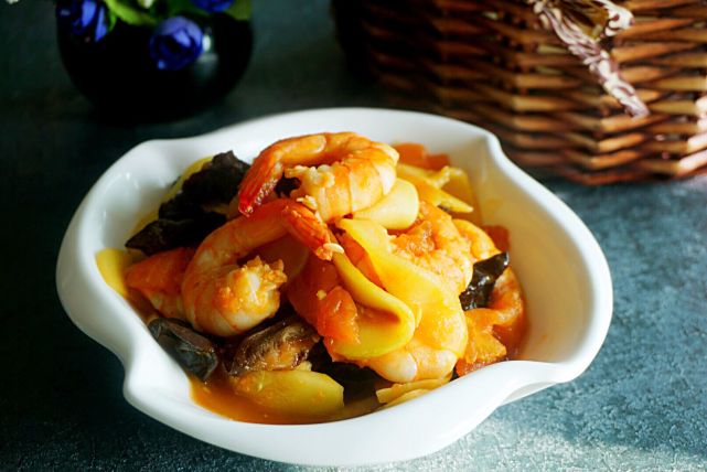 日常买菜不知道买什么吃,冬天买这三种菜来做很美味