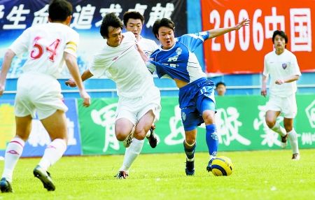 往自己家球门射门,向自己家球门射球