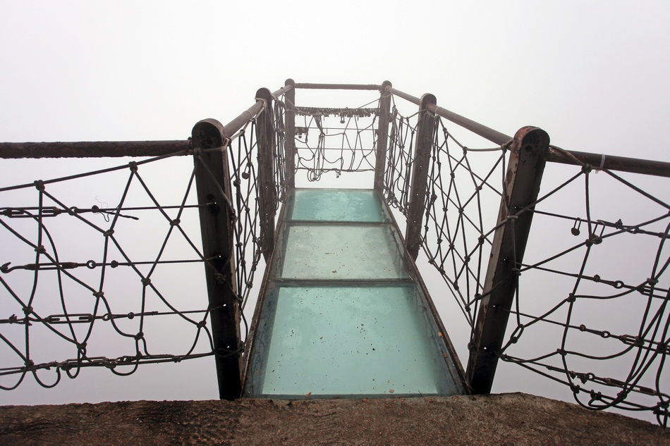 最吓人的十大旅游景点中国,玉屏山玻璃栈道特效吓人视频