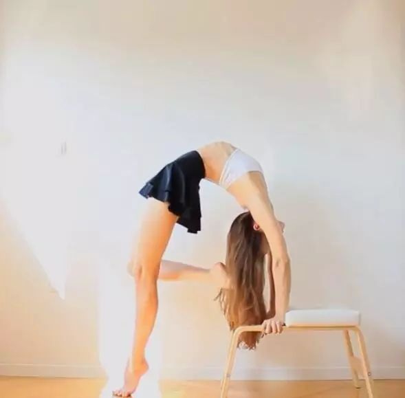 令人惊叹的瑜伽姿势,瑜伽轮式的呼吸