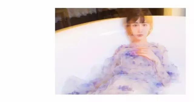 毛晓彤带着治愈系的笑容,低调如冬日枯枝