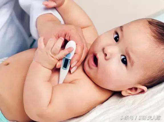 宝宝又吐又泻是怎么回事,宝宝呕吐不止喝水都吐怎么回事