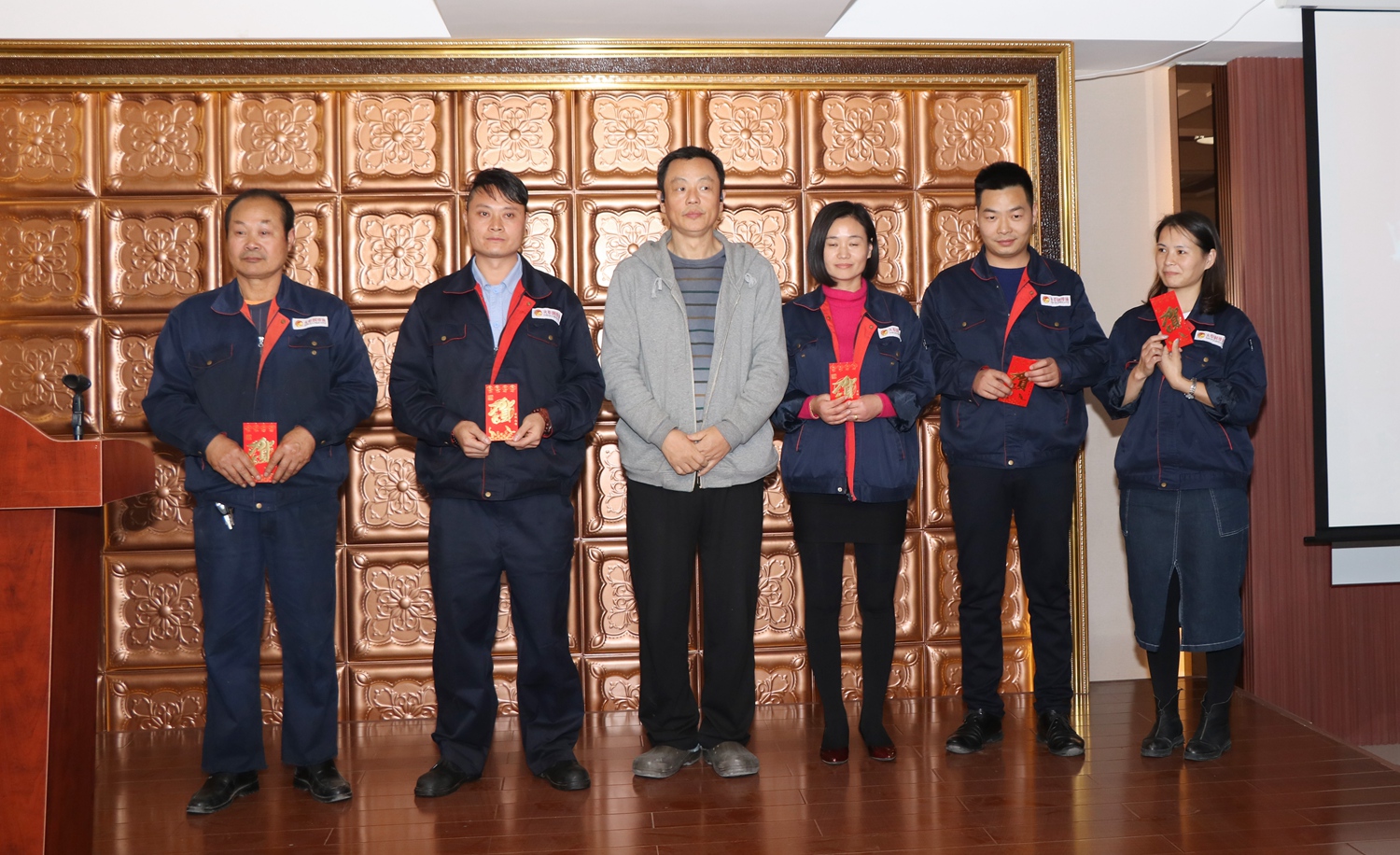 上海火炬润滑油举办10月庆祝员工生日晚会