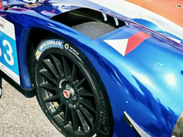 耐力赛绝非无休止地“画圈”,而是用轮胎来拓宽的哲学