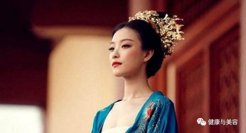 《凰权》剧照曝光,get一个极美的倪妮式温雅淡妆!