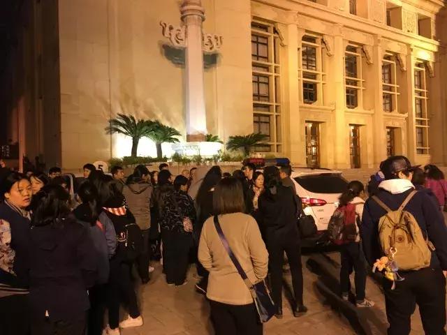 广场舞大妈都找到兼职工作,北京广场舞大妈跳舞视频