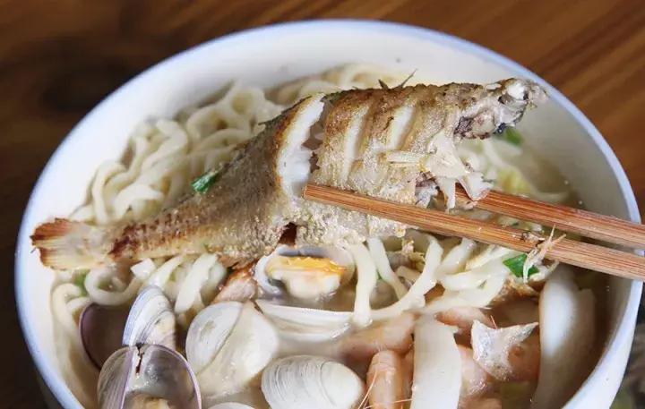 上海必吃榜第一名黄鱼面,上海50一碗的黄鱼面