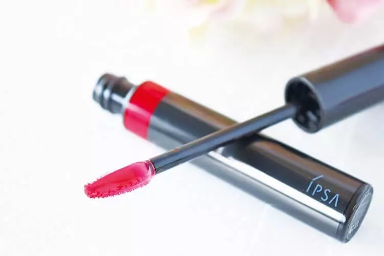 什么样的口红滋润不拔干,滋润不拔干的口红推荐