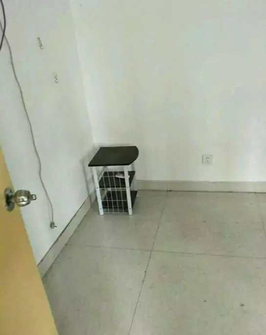 租在顶楼小阁楼,租的阁楼天花板隔音差