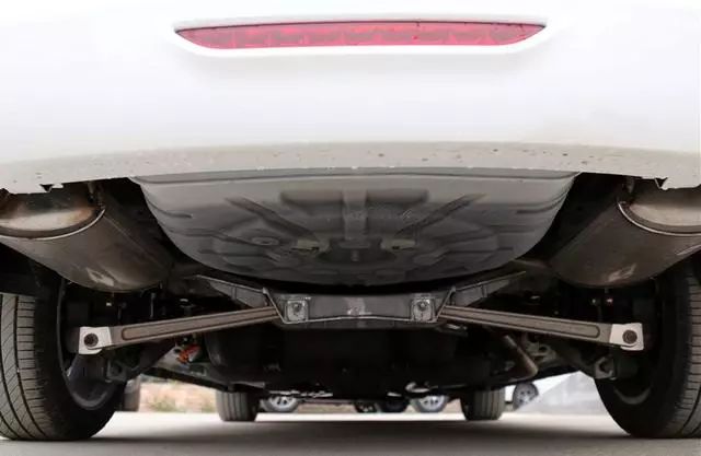 比亚迪新款秦100一公里7分钱，纯电动航里程100公里，完爆荣威ei6