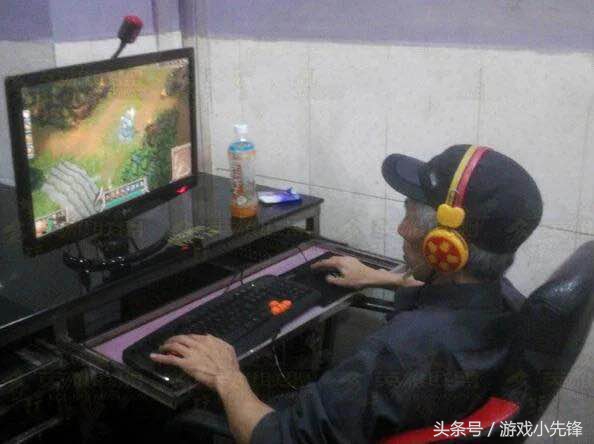 lol总决赛2020观众席老选手,lol2018全球总决赛神秘黑衣人