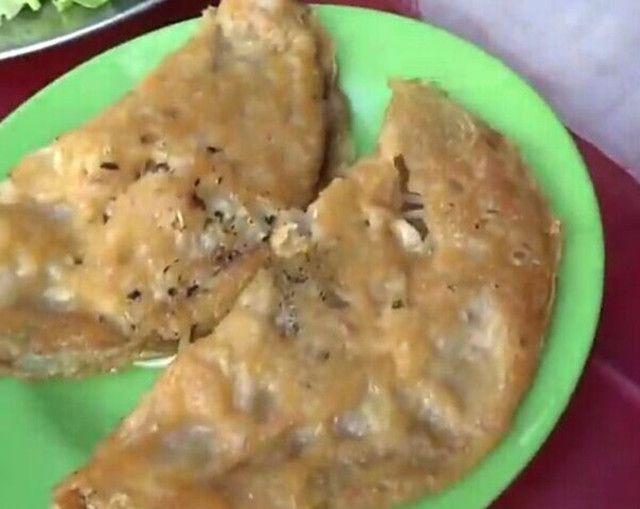 农村母女摆摊，卖这种“大勺子美食”一天卖上百勺，年入十多万