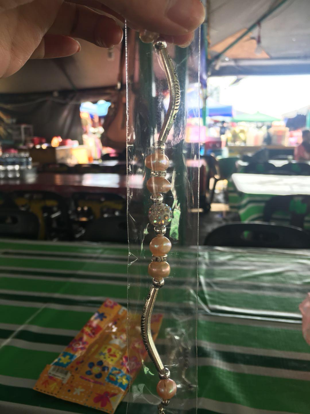 在马来西亚的沙巴码头，中国女生很受欢迎