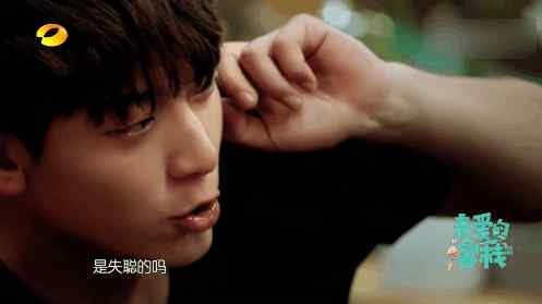 陈翔左耳失聪还能唱歌吗,陈翔耳朵失聪