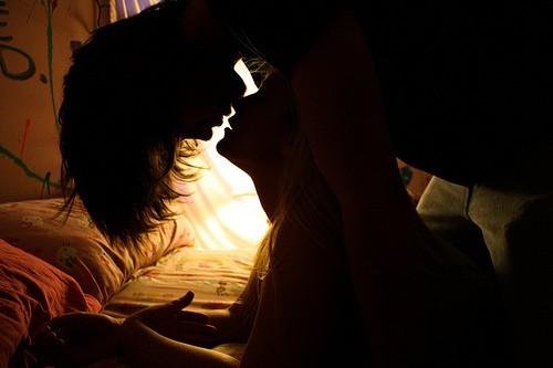 你敢不敢试试这些瞬间让女生脚软的kiss