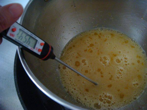 纯白蛋白霜花蛋糕,4寸奶油霜花蛋糕