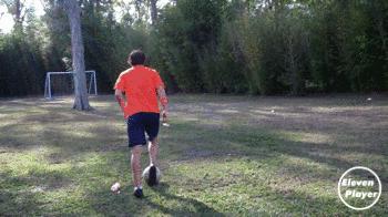 边锋快速带球突破,足球带球过人技巧口诀