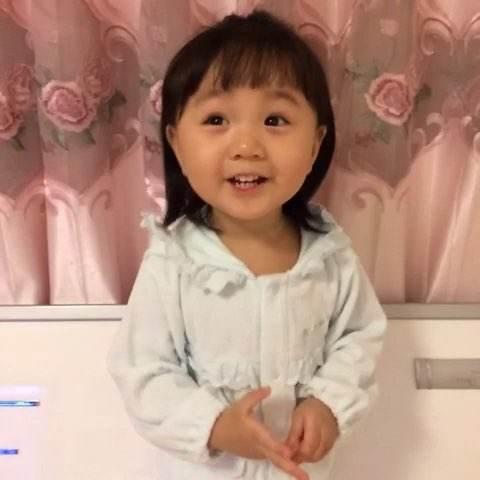 嗯哼小时候陈小春儿子,嗯哼的小时候的照片大全