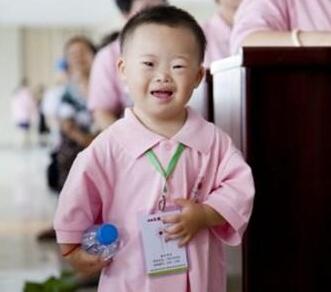 十三号染色体三体是母亲年龄大吗,孩子染色体异常会导致矮小吗