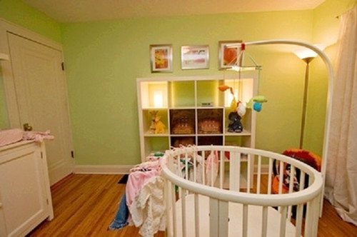 宝宝出生后不喜欢动,宝宝生下来不愿意睁眼睛