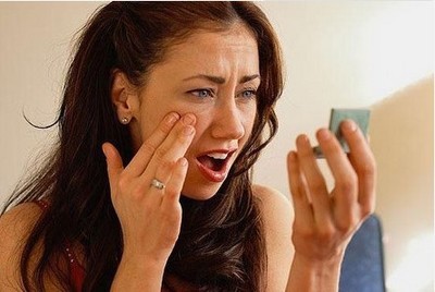 下巴额头长痘怎么护肤最好,皮肤下巴长痘痘晚上怎样护肤