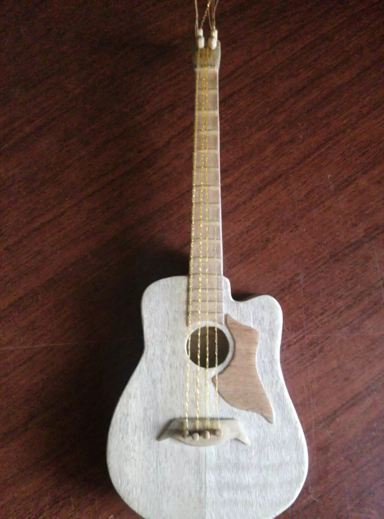 只用三步就可以学会的吉他教程,教你5分钟制作一把小刀