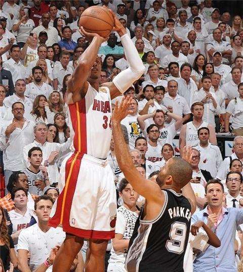 詹姆斯到底是怎样一名球员,詹姆斯到底是个怎么样的人