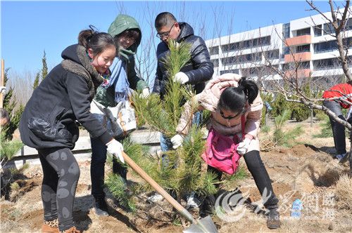 行走如风的时代请允许我们回回头，以记者的名义……