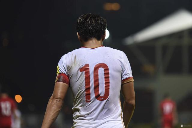 郑智球衣国足,悲哀足球