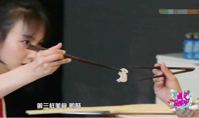 吴昕独木桥爬桥,吴昕遇见足球城在什么台播放