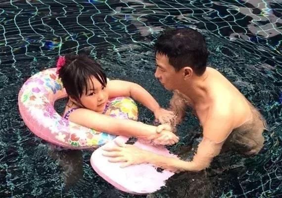 外卖小哥说英语送餐后续,外卖小哥学英语改变命运