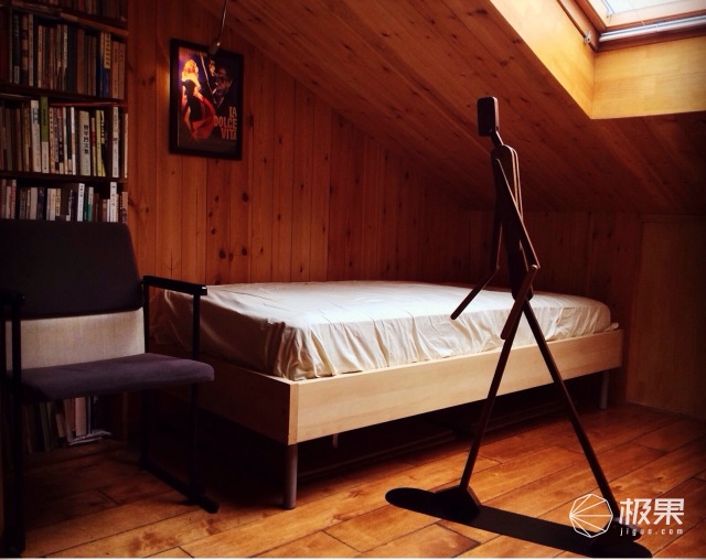 地板上粘东西了怎么弄掉,地板上粘了水泥怎么办