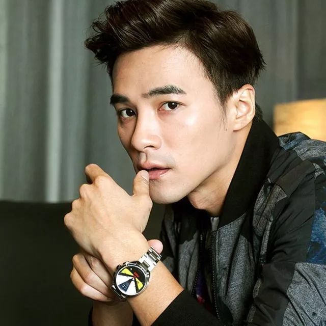 fendi小怪兽双肩包,fendi小怪兽男包2020款