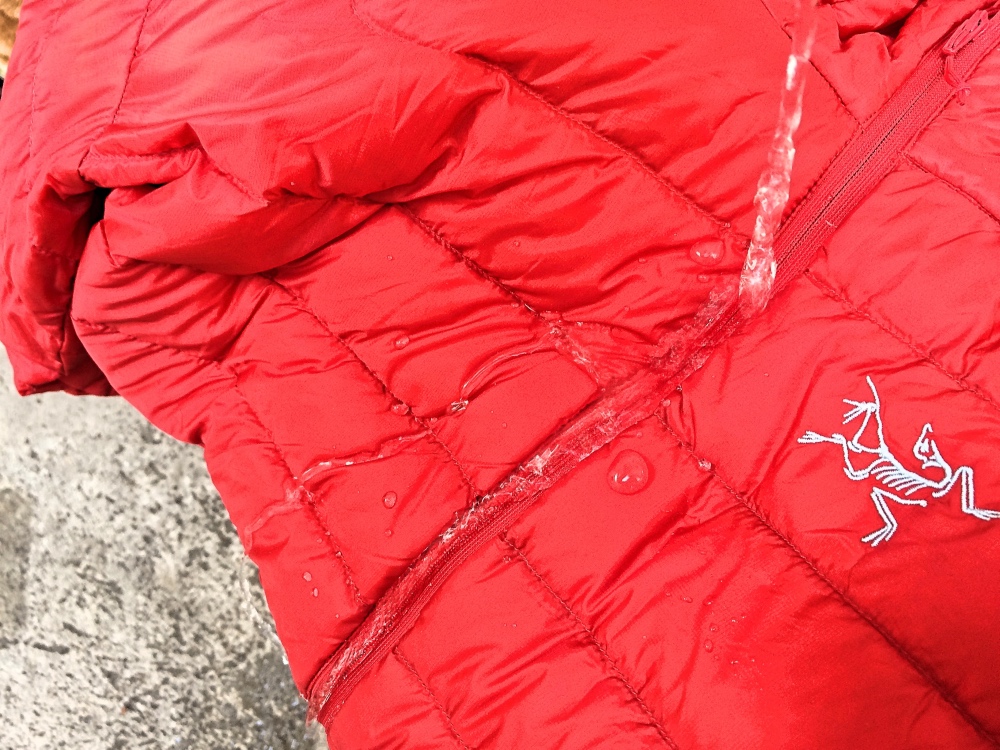 羽绒服500块贵不贵,价格在500元左右的羽绒服