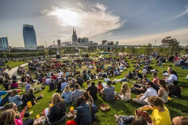 大型的景观草坪,好看的天然草坪