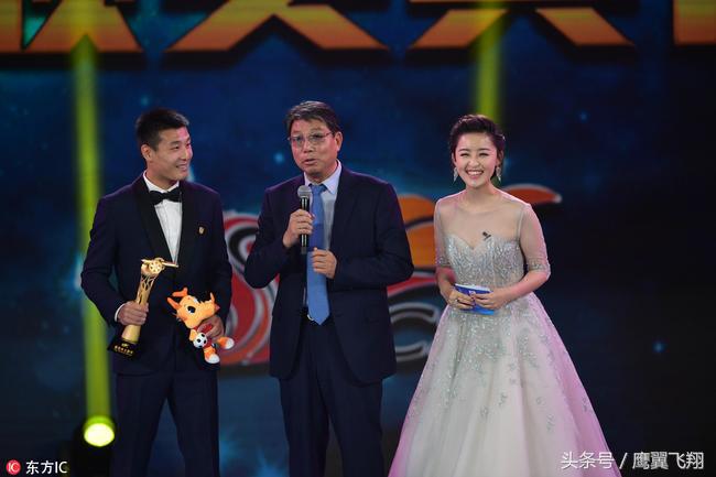 卡纳瓦罗颁奖典礼出场,扎哈维教练卡纳瓦罗