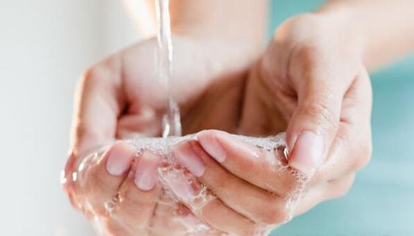 如果你的手粗糙干裂比较严重,手粗糙干裂怎样做手膜