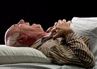 老年人突然呼吸困难怎么回事,老年人夜里呼吸困难怎么办