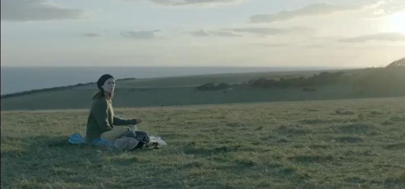 男友车祸去世女友开棺取骨陪伴,男友车祸去世后女孩召唤灵魂
