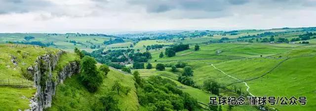 纪念足球礼物,伯纳乌球场草皮纪念品