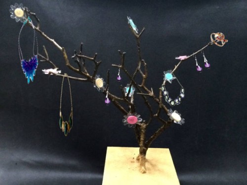 教你用旧盒子和干树枝制作盆景首饰架