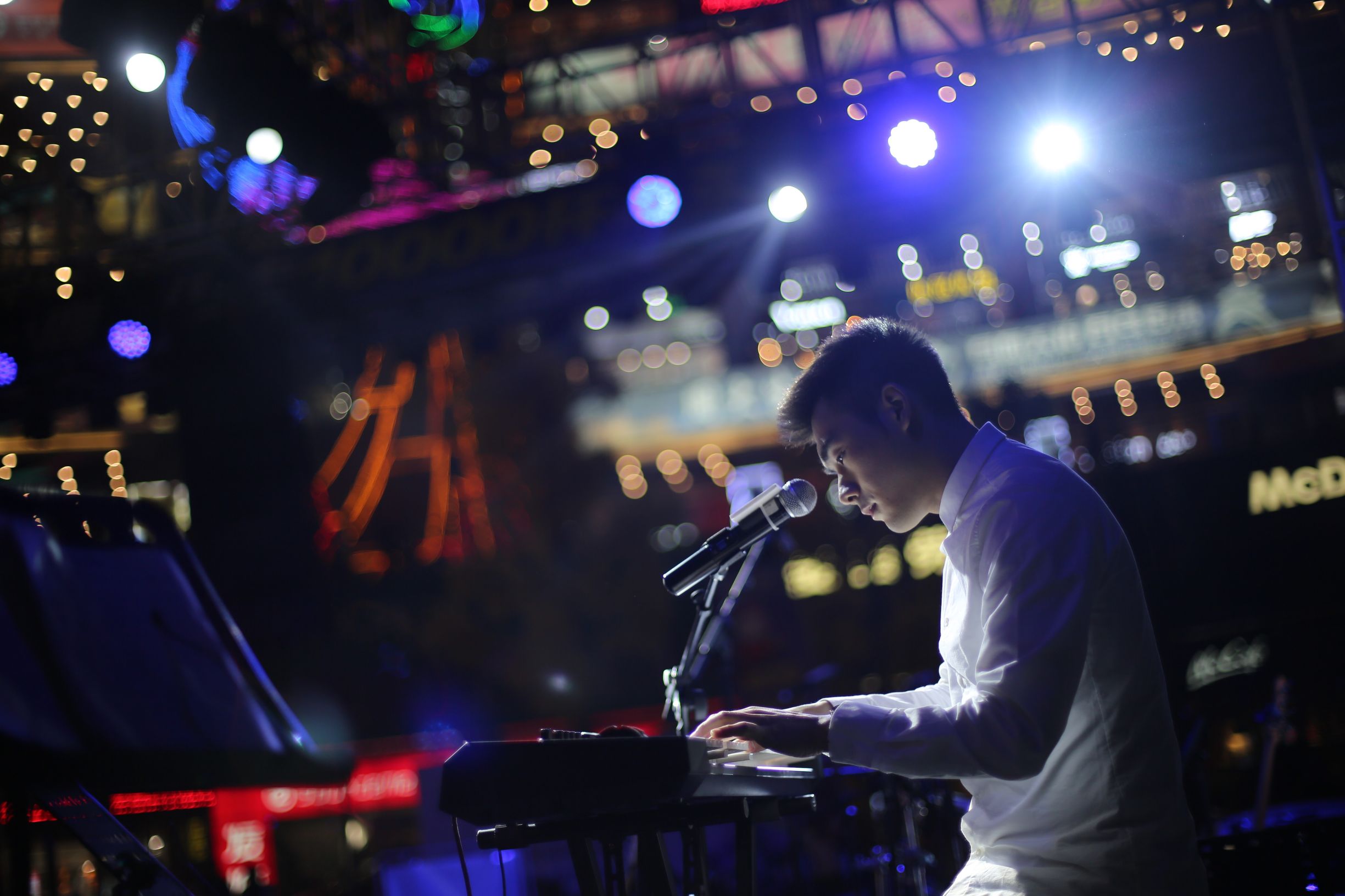 光谷步行街十年新变化,2019光谷步行街活动