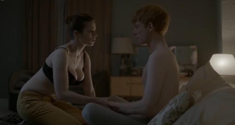 男友车祸去世女友开棺取骨陪伴,男友车祸去世后女孩召唤灵魂