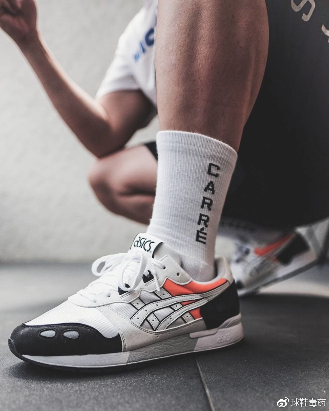 球鞋与袜子为什么那么滑,袜子总是滑到鞋底