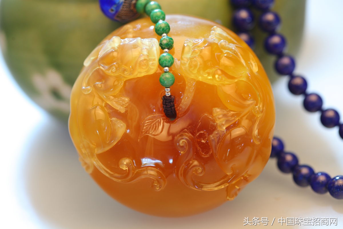 戴琥珀蜜蜡有什么好处,属兔戴蜜蜡还是琥珀好