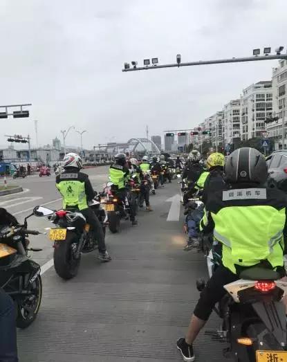 绍兴又双叒叕现土豪婚礼！摩托机车队迎亲，10层大酒店做嫁妆！