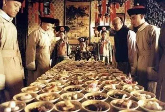 清朝历经12位皇帝从没出过昏君，为何还是无法避免灭亡的命运？