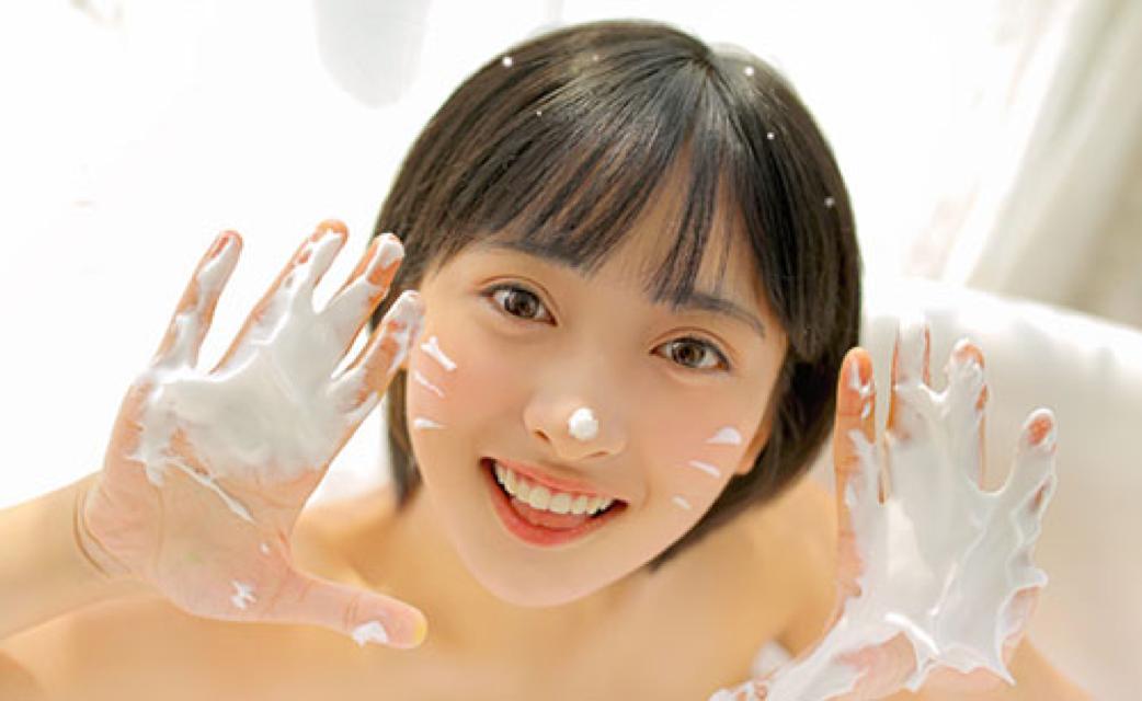 洗脸方法不对会出油,正确的洗脸方法不伤脸